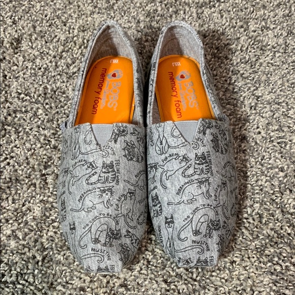 Skechers by BOBs Gray Memory Fam Slip-On Shoes with Cat Print Sz 6.5 New - Picture 2 of 10